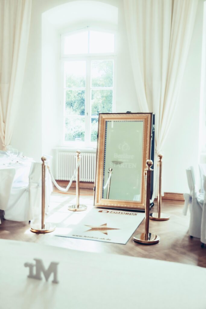 Luxus-Fotospiegel für Ihre Hochzeit – Rahmen in Silber, Weiß, Gold-Barock oder mit Blumen