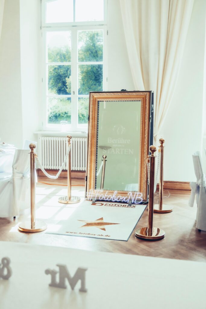 Luxus-Fotospiegel für Ihre Hochzeit – Rahmen in Silber, Weiß, Gold-Barock oder mit Blumen