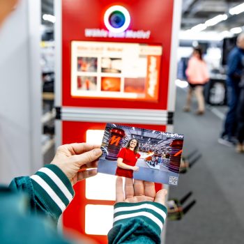 KI-Fotobox beim Media Markt Neubrandenburg - Face Swap & Hintergrundentfernung